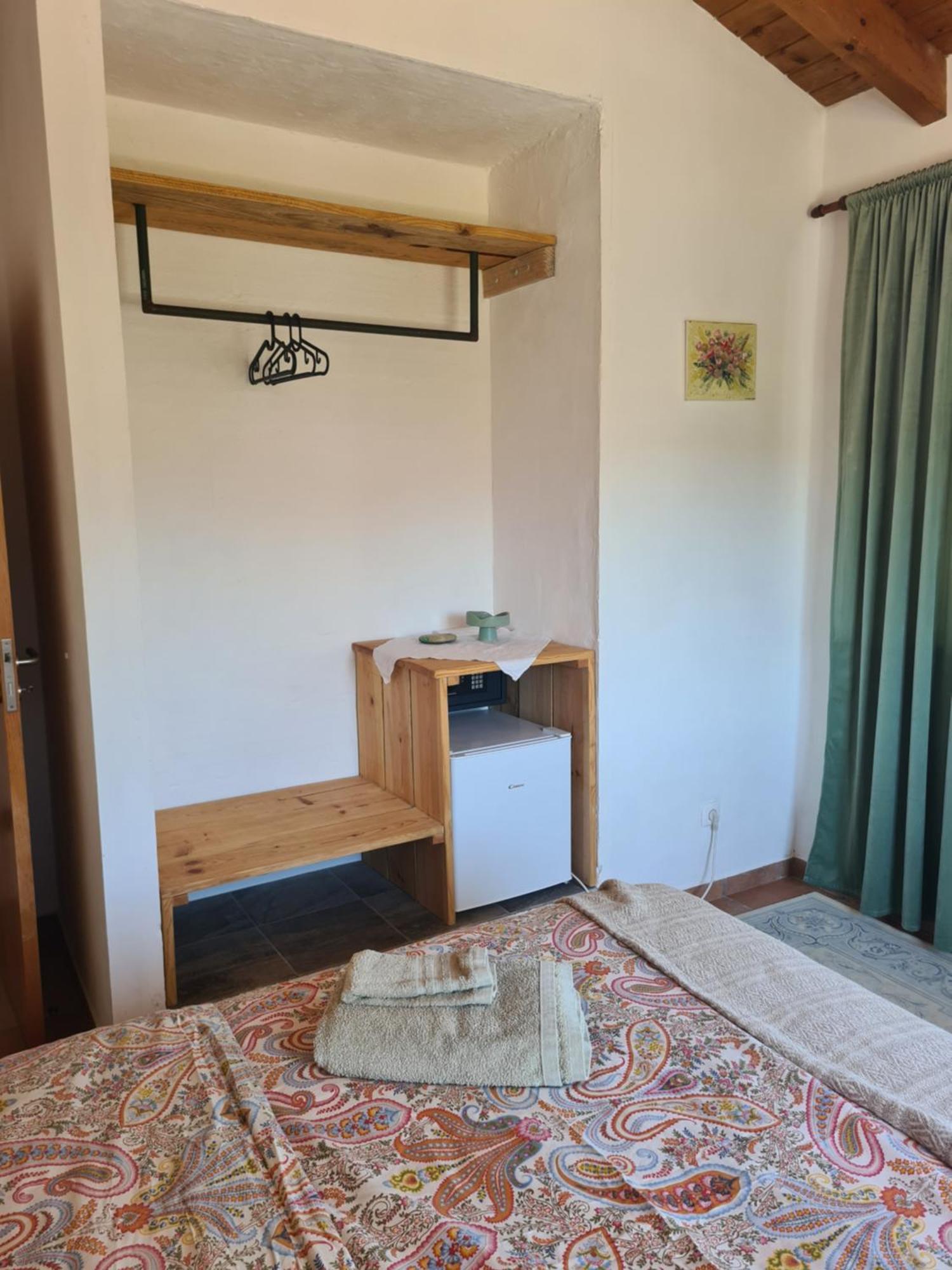 Casa Ensolarada B&B And Pottery Aljezur Habitación foto